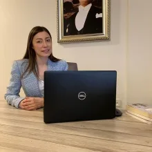 Uzm. Psk. Merve Özparlak Sayaca — Psikoloji, Bursa. Portre fotoğrafı.