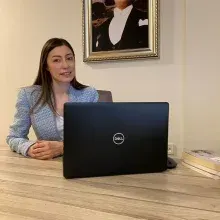 Uzm. Psk. Merve Özparlak Sayaca — Psikoloji, Bursa. Portre fotoğrafı.
