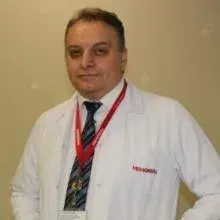 Prof. Dr. Mahmut Akyüz — Beyin Ve Sinir Cerrahisi, Antalya. Portre fotoğrafı.