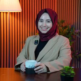 Psk. Neslihan Özkaraaslan — Psikoloji, Kocaeli. Portre fotoğrafı.