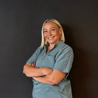 Dt. Fulya Gökalp — Diş Hekimi, Ankara. Portre fotoğrafı.
