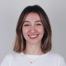 Dt. Aybüke Okuducu — Diş Hekimi, Muğla. Portre fotoğrafı.