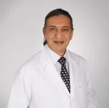 Uzm. Dr. Melih Vural — Nöroloji, Antalya. Portre fotoğrafı.
