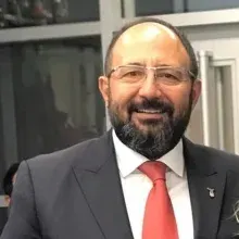 Dt. Sanlı Volkan Öz — Van. Portre fotoğrafı.