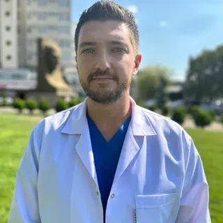 Doç. Dr. Alp Eren Çelenlioğlu — Algoloji, Keçiören, Ankara. Portre fotoğrafı.