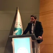 Dkt. Ömer Demirel — Dil ve Konuşma Terapisi. Portre fotoğrafı.