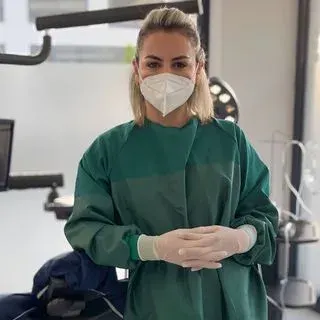 Dr. Dt. Ceren Ekmekcioğlu — Karşıyaka, İzmir. Portre fotoğrafı.