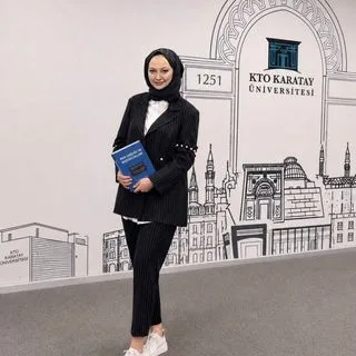 Uzm. Psk. Fatmatüz Zehra Geçimli — Psikoloji, Ankara. Portre fotoğrafı.