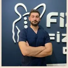 Fzt. Enes Arıca — Fizyoterapi Ve Rehabilitasyon. Portre fotoğrafı.