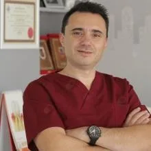 Dr. Dt. Enver Akın Özkan — Ankara. Portre fotoğrafı.