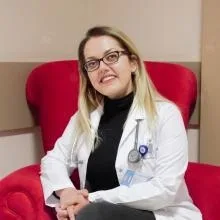 Op. Dr. Tuba Dikmen Gülser — Çocuk Cerrahisi, Ankara. Portre fotoğrafı.