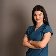 Dt. Seçil Köseoğlu — Diş Hekimi, İzmir. Portre fotoğrafı.