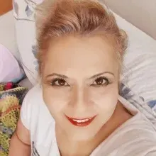 Dr. Elçin Akça — Pratisyen. Portre fotoğrafı.