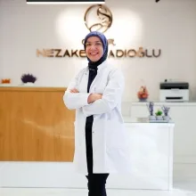 Op. Dr. Nezaket Kadıoğlu — Kadın Hastalıkları Ve Doğum, Ankara. Portre fotoğrafı.