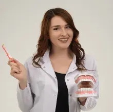 Dt. Sevgi Arabulan — Diş Hekimi. Portre fotoğrafı.