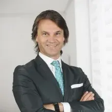 Prof. Dr. Selçuk İnanlı — Kulak Burun Boğaz, İstanbul. Portre fotoğrafı.