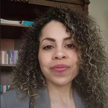 Uzm. Dr. Neriman Fidanlı — Psikiyatri. Portre fotoğrafı.