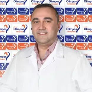 Uzm. Dr. Kaan Kadıoğlu — Çocuk Sağlığı Ve Hastalıkları, Konyaaltı, Antalya. Portre fotoğrafı.