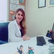 Dyt. Simge Şenman — Diyetisyen. Portre fotoğrafı.