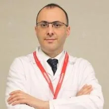 Op. Dr. Adil Çınar Akkaynak — Kulak Burun Boğaz, Diyarbakır. Portre fotoğrafı.