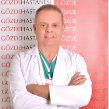 Uzm. Dr. Salih Coşkun — Tıbbi Genetik, Konak, İzmir. Portre fotoğrafı.