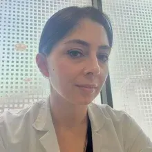 Uzm. Dr. Ekin Özge Aykan — Dermatoloji, Ankara. Portre fotoğrafı.