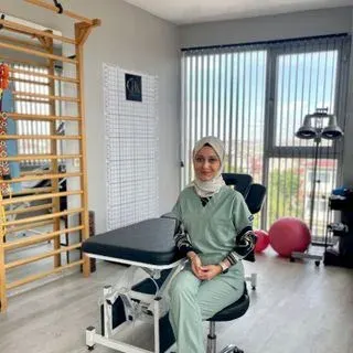 Fzt. Rabia Kılıç — Fizyoterapi Ve Rehabilitasyon, Kocaeli. Portre fotoğrafı.