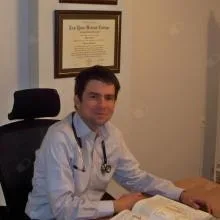 Uzm. Dr. Sinan Altıner — İzmir. Portre fotoğrafı.