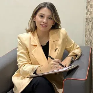 Kl. Psk. Elif Yamaş Bilik — Psikoloji, İstanbul. Portre fotoğrafı.