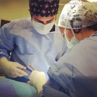 Doç. Dr. Uygar Miçooğulları profilinde yer alan galeri fotoğrafı.