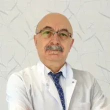 Uzm. Dr. Hikmet Karagüllü — Radyoloji, İstanbul. Portre fotoğrafı.