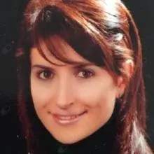 Uzm. Dr. Kübra Koçak Yılmaz — Çocuk ve Ergen Psikiyatrisi, İstanbul. Portre fotoğrafı.
