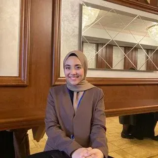 Dkt. Merve Nur Yılmaz — Dil ve Konuşma Terapisi, Isparta. Portre fotoğrafı.
