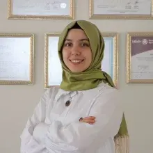 Dyt. Berna Kalfa — Diyetisyen. Portre fotoğrafı.