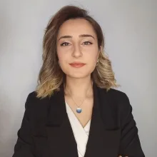 Dyt. Sıla Solmaz — Diyetisyen, İstanbul. Portre fotoğrafı.