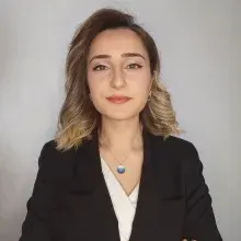 Dyt. Sıla Solmaz — Diyetisyen, İstanbul. Portre fotoğrafı.