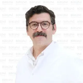 Op. Dr. Nadi Nazım Öztürk — Genel Cerrahi, Küçükçekmece, İstanbul. Portre fotoğrafı.