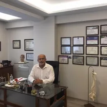 Op. Dr. Mehmet Uluçay — Beyin Ve Sinir Cerrahisi, Aydın. Portre fotoğrafı.