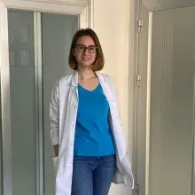 Dt. Tuba Kesilmez — Diş Hekimi, Osmaniye. Portre fotoğrafı.