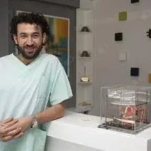 Dr. Dt. Onur Selçuk — İstanbul. Portre fotoğrafı.