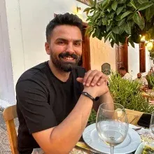 Uzm. Dt. Ali Yüksek. Portre fotoğrafı.
