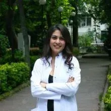 Dt. Esin Yülek — Diş Hekimi, Şişli, İstanbul. Portre fotoğrafı.