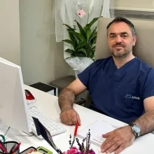 Prof. Dr. Mustafa Topuz — Kardiyoloji, Seyhan, Adana. Portre fotoğrafı.