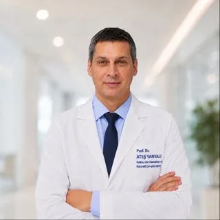 Prof. Dr. Ateş Yanyalı — Göz Hastalıkları, İstanbul. Portre fotoğrafı.