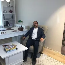 Dr. Öğr. Üyesi Mutlu Karakuş — Çocuk ve Ergen Psikiyatrisi, Kayseri. Portre fotoğrafı.