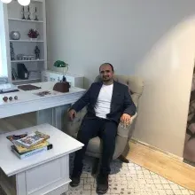 Dr. Öğr. Üyesi Mutlu Karakuş — Çocuk ve Ergen Psikiyatrisi, Kayseri. Portre fotoğrafı.