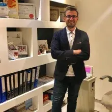 Dr. Öğr. Üyesi Ali Atakhan Yıldız — Göz Hastalıkları, Bursa. Portre fotoğrafı.