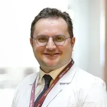 Prof. Dr. Kadir Önem — Üroloji. Portre fotoğrafı.