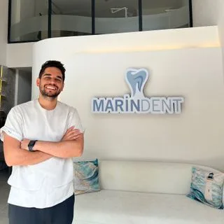 Uzm. Dt. Tunahan Mustafa Ceylan — Mersin. Portre fotoğrafı.