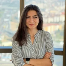 Psk. Cansu Yırtar — Psikoloji, İstanbul. Portre fotoğrafı.